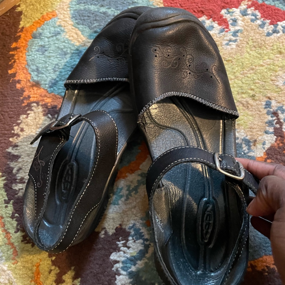 Keen Black Leather Shoes with Embroidered Detail